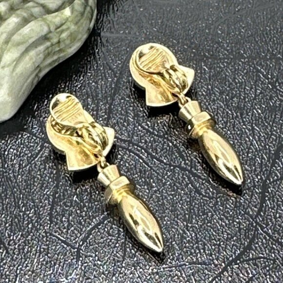 Vintage Gold Tone Clip-On Earrings - Picture 3 of 6
